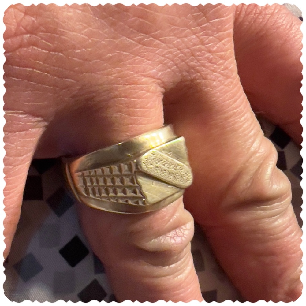Men’s solid 18k gold thick ring size 10 - real yellow gold 18k